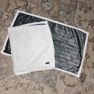 Koolaburra by UGG, Dezi Textured, 2 King Sham Pillow Cases, Gray/Silver & Sherpa